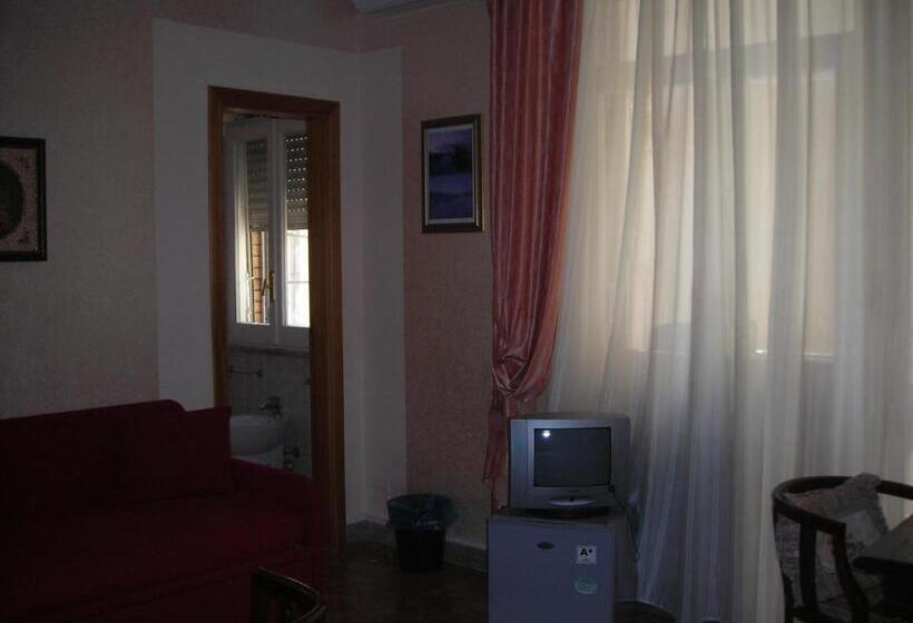 اتاق استاندارد سه تخته با بالکن, B&b Gelone