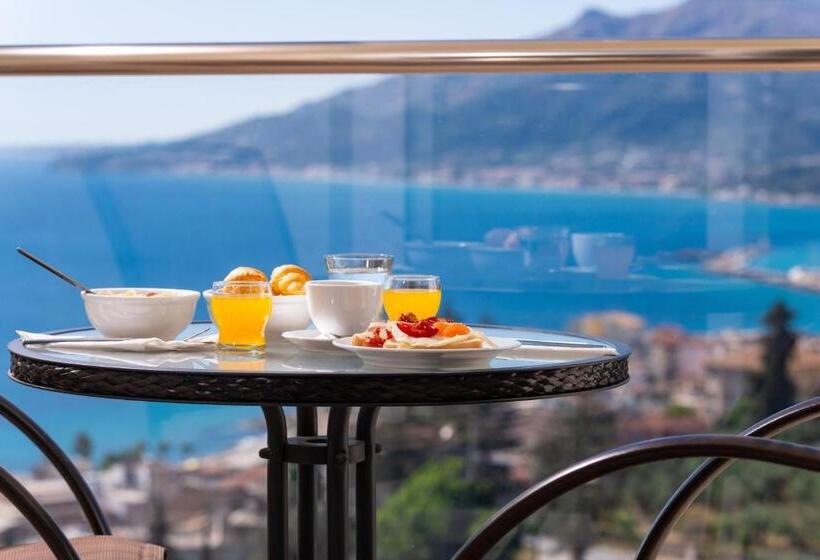 اتاق لوکس با چشم‌انداز دریا, Avalon Palace