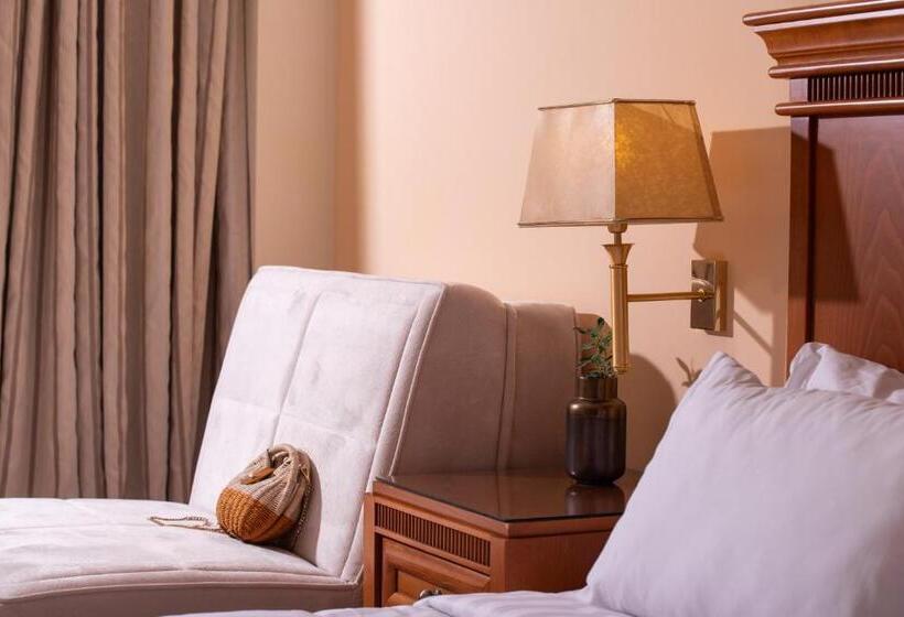 اتاق لوکس با چشم‌انداز دریا, Avalon Palace
