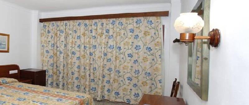 اتاق لوکس با چشم‌انداز دریا, Avalon Palace