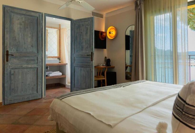 اتاق راحتی با چشم‌انداز دریا, Casa Santini X Roc Seven