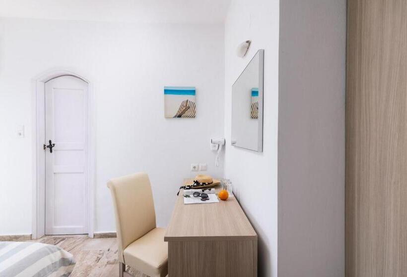 اتاق استاندارد با چشم‌انداز استخر, Myrtis Spa
