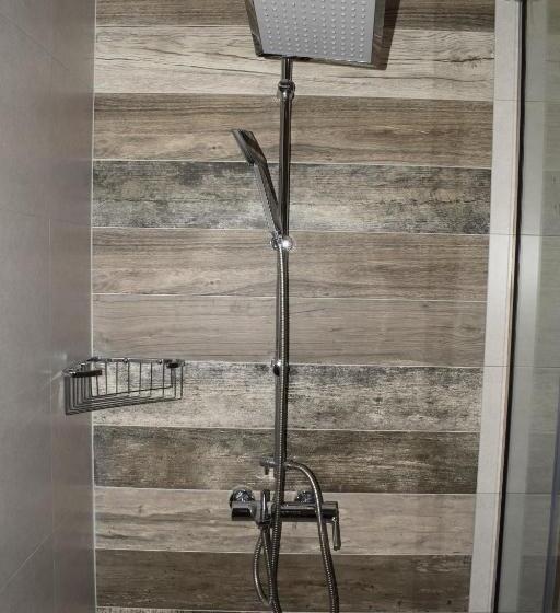 سوییت جونیور با چشم‌انداز استخر, Myrtis Spa