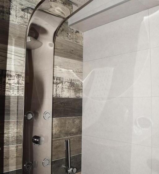 سوییت جونیور با چشم‌انداز استخر, Myrtis Spa