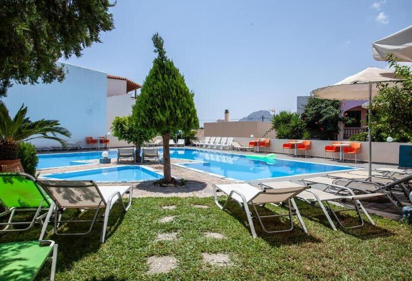 سوییت جونیور با چشم‌انداز استخر, Myrtis Spa