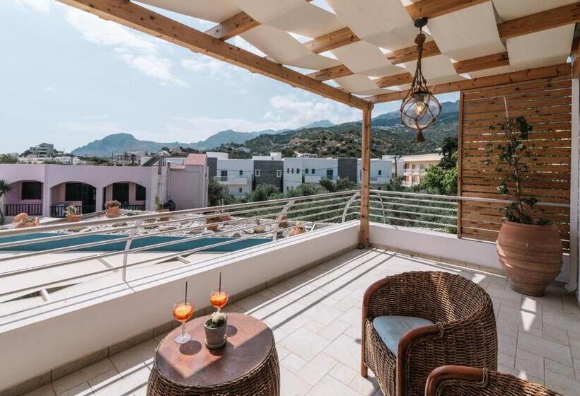 سوییت جونیور با چشم‌انداز استخر, Myrtis Spa