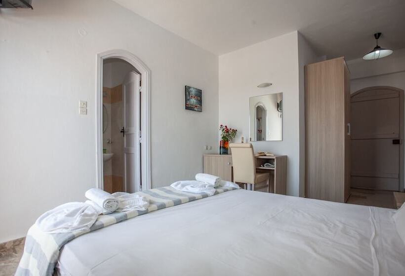 اتاق استاندارد با چشم‌انداز استخر, Myrtis Spa