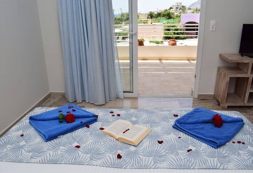 سوییت جونیور با چشم‌انداز استخر, Myrtis Spa