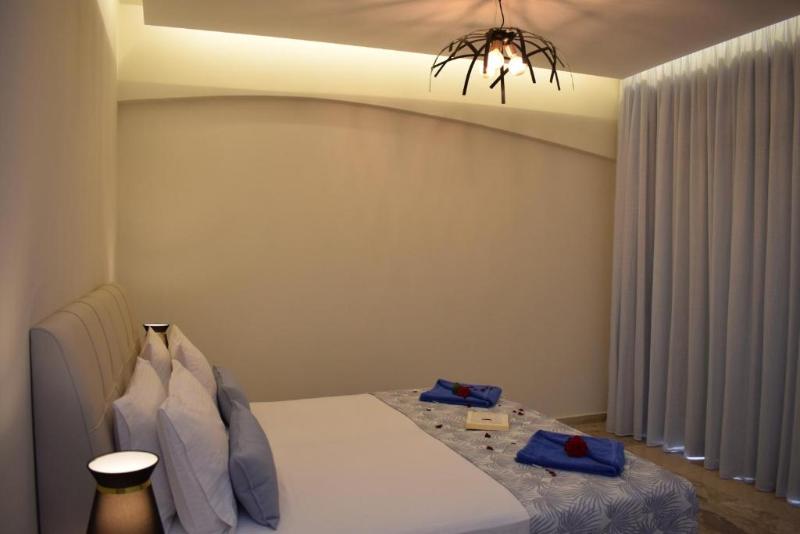 سوییت جونیور با چشم‌انداز استخر, Myrtis Spa