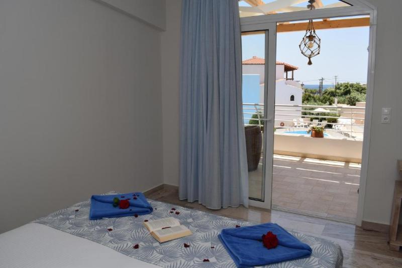 سوییت جونیور با چشم‌انداز استخر, Myrtis Spa