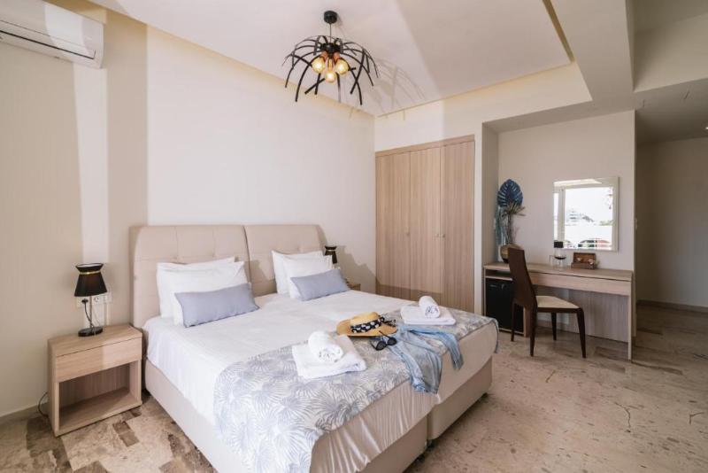 سوییت جونیور با چشم‌انداز استخر, Myrtis Spa