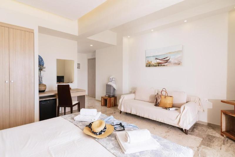 سوییت جونیور با چشم‌انداز استخر, Myrtis Spa