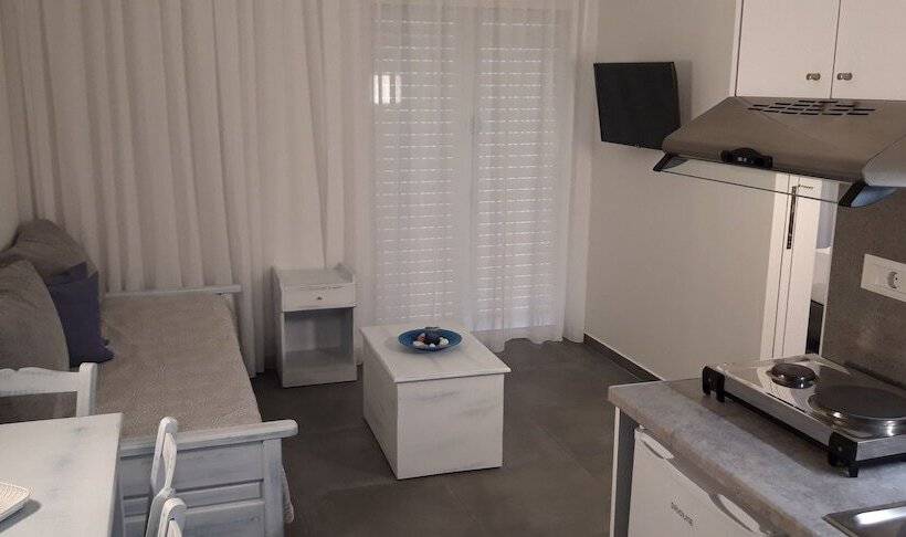 Appartement Basic 1 Chambre, Niriides