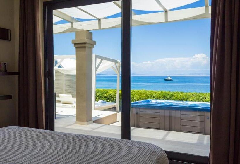 سوئیت با چشم‌انداز دریا و هیدروماساژ, Palms And Spas Villas Retreat