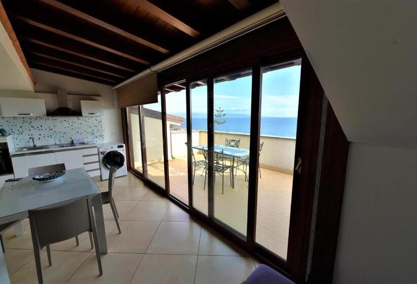 سوییت جونیور با چشم‌انداز دریا, Riviera Ionica