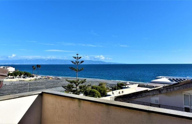 سوییت جونیور با چشم‌انداز دریا, Riviera Ionica