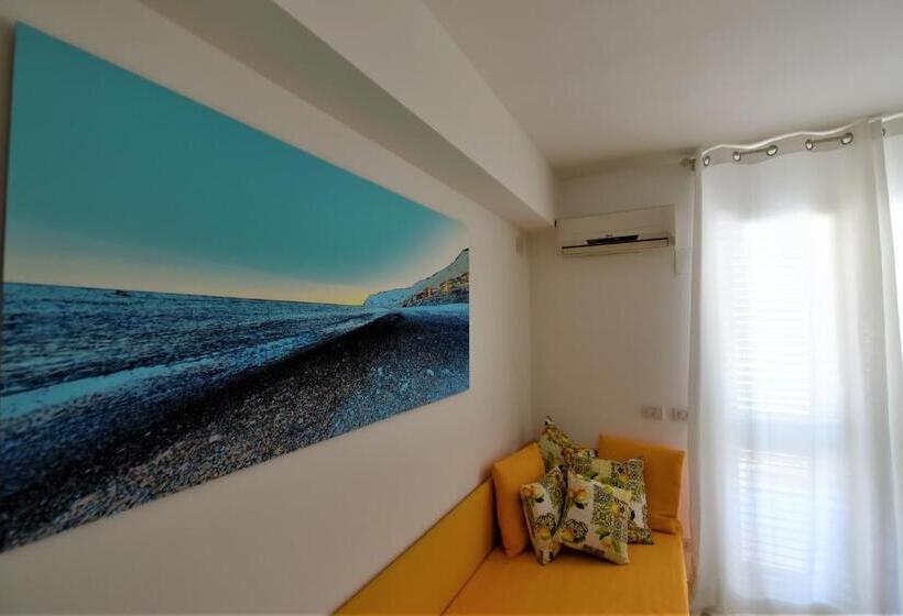 آپارتمان 1 خوابه با چشم‌انداز دریا, Riviera Ionica