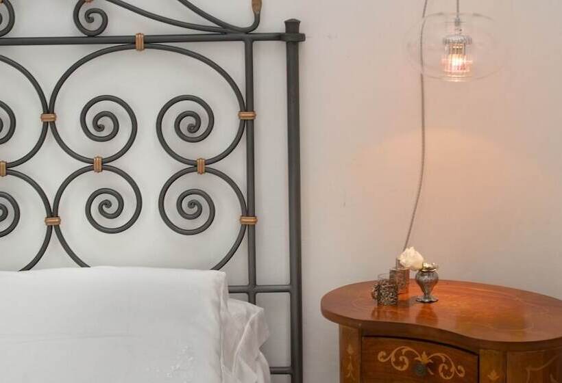 اتاق کلاسیک, Romantic Hotel & Restaurant Villa Cheta Elite