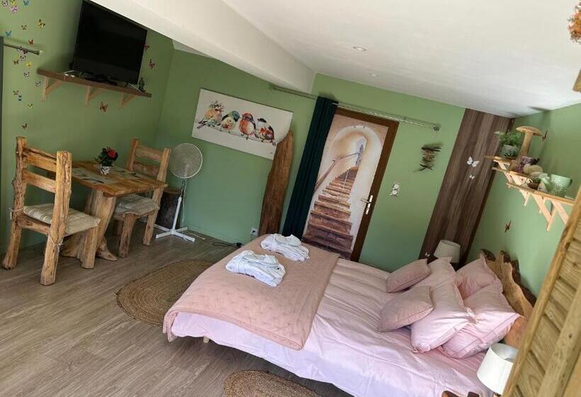 اتاق استاندارد با چشم‌انداز باغ, Aux Murmures De La Nature B&b