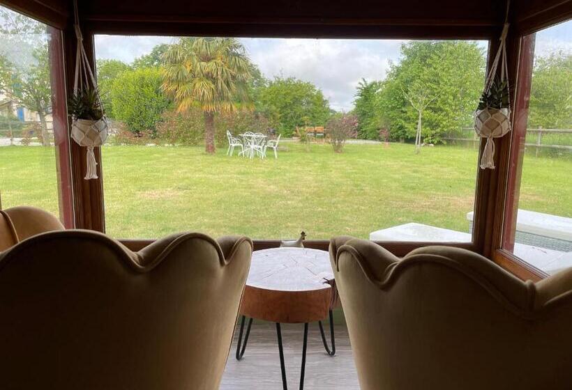اتاق استاندارد با چشم‌انداز باغ, Aux Murmures De La Nature B&b