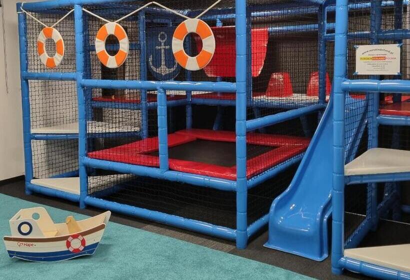 اتاق استاندارد, Aqua House