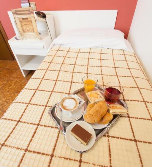 اتاق استاندارد یک نفره, Ristorante San Carlo
