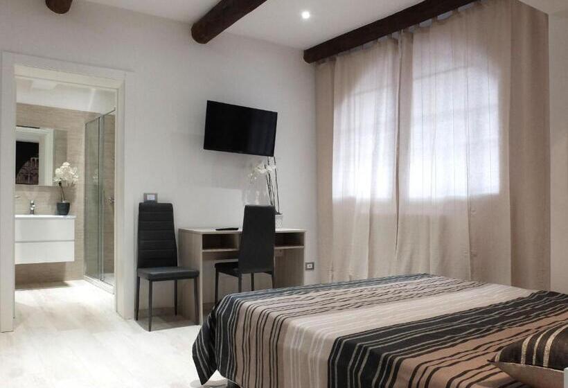 اتاق کلاسیک سه تخته, Centro Storico Rooms