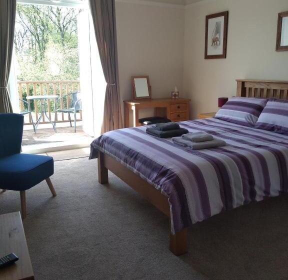 اتاق لوکس با تخت بزرگ, Tirionfa Guest House