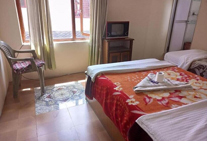 Economy Triple Room, Rosemerry