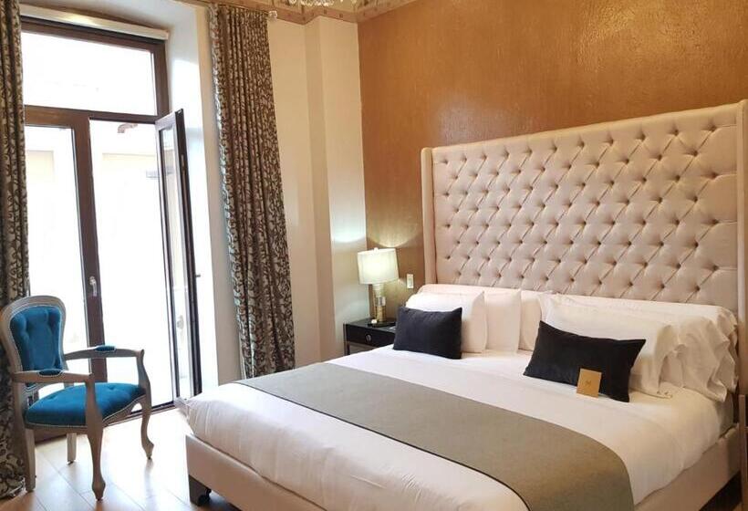 سوئیت با بالکن, Itza Hotel Boutique Internacional