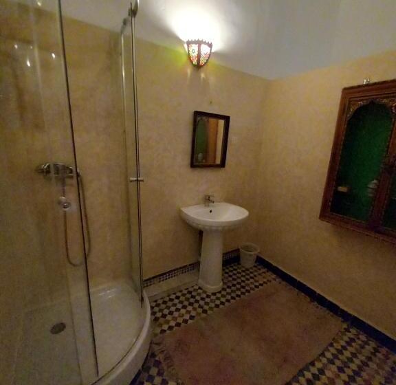 اتاق لوکس با تخت بزرگ, Palais Alfirdaous Medina