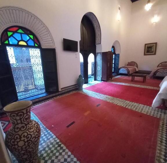 اتاق لوکس با تخت بزرگ, Palais Alfirdaous Medina
