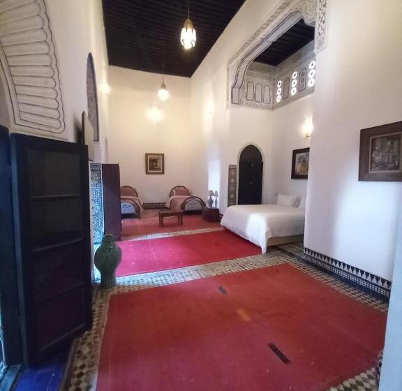 اتاق لوکس با تخت بزرگ, Palais Alfirdaous Medina