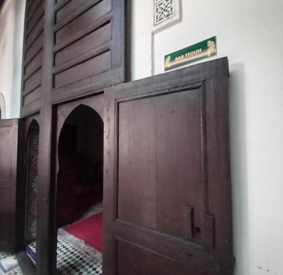 اتاق لوکس با تخت بزرگ, Palais Alfirdaous Medina