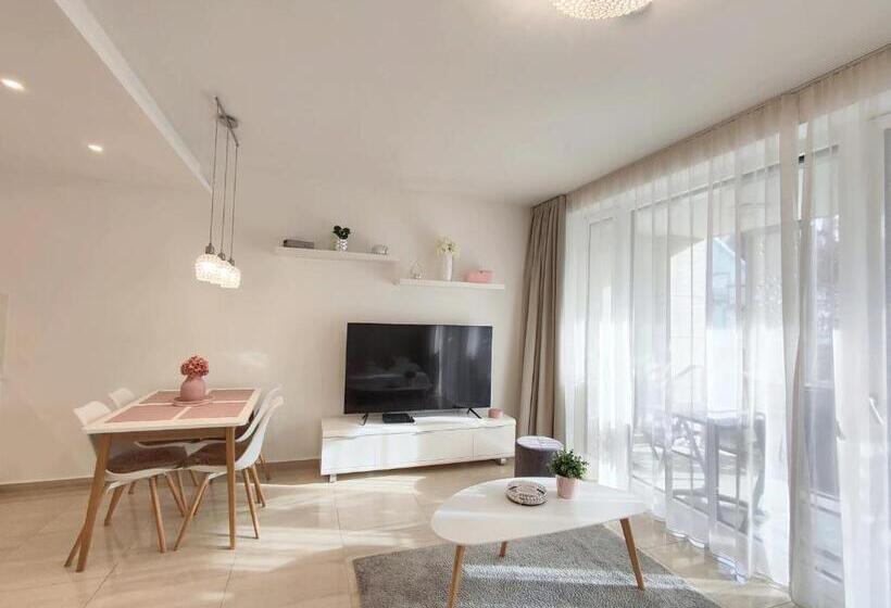 آپارتمان 1 خوابه با تراس, Spa Residence Carbona Emdona Luxury Apartment