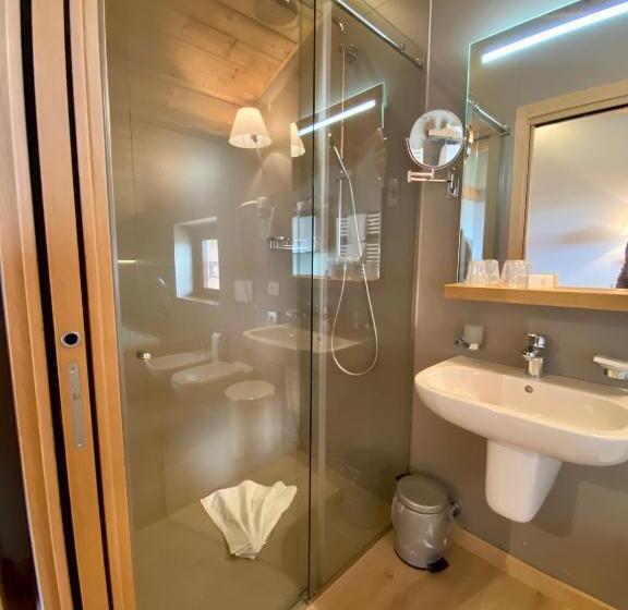 Habitaci�n Est�ndar Abuhardillada, Rutzer Hotel Ristorante & Panoramic Spa