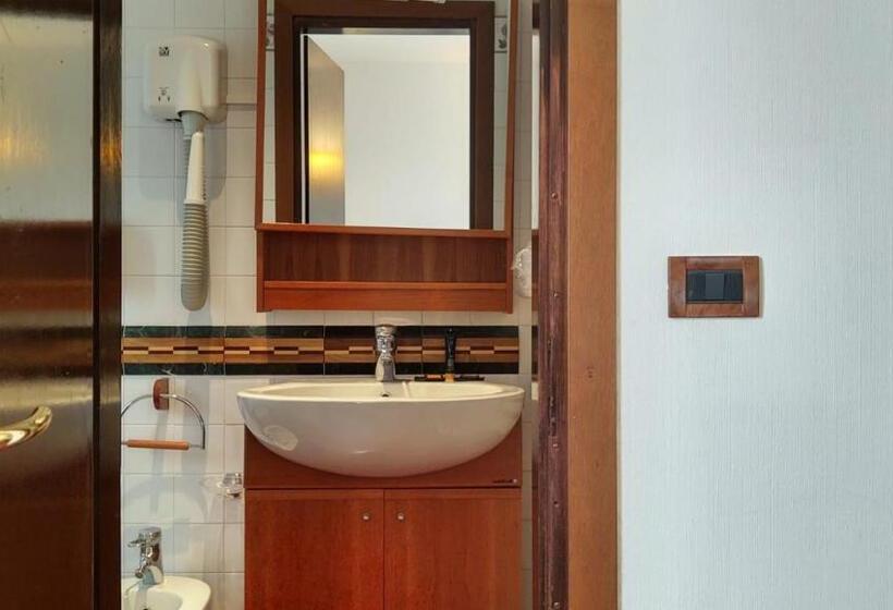اتاق کلاسیک چهارنفره, Hg Hotel Italia