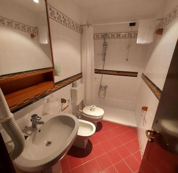 اتاق کلاسیک چهارنفره, Hg Hotel Italia
