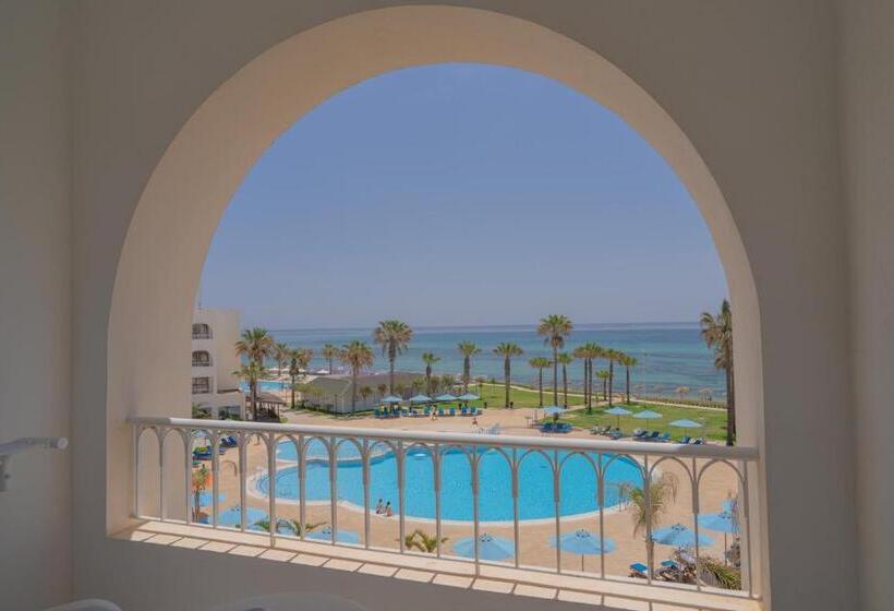 غرفة عائلية مطلّة علي البحر, Khayam Garden Beach Resort And Spa