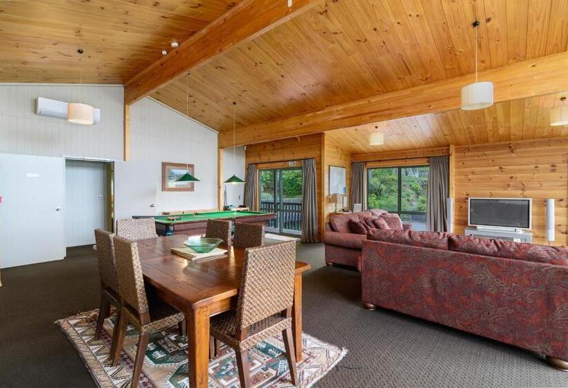 آپارتمان 1 خوابه, Koura Lodge