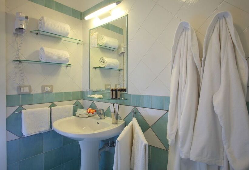 اتاق استاندارد چهارنفره با بالکن, & Residence Matarese