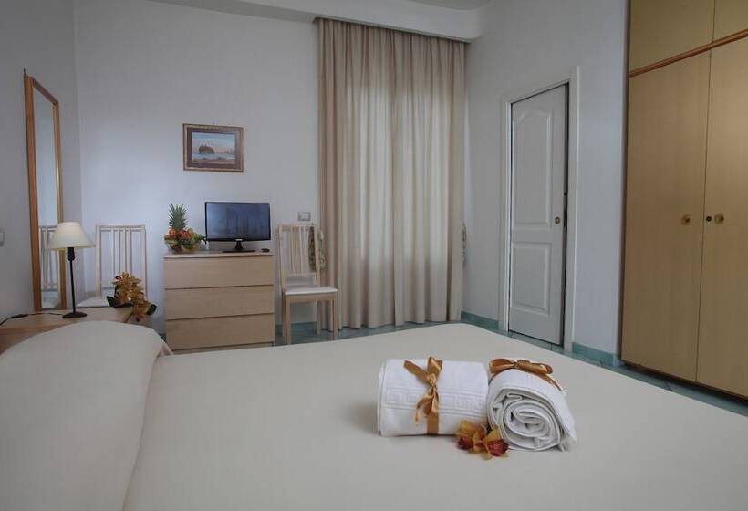 اتاق استاندارد چهارنفره با بالکن, & Residence Matarese