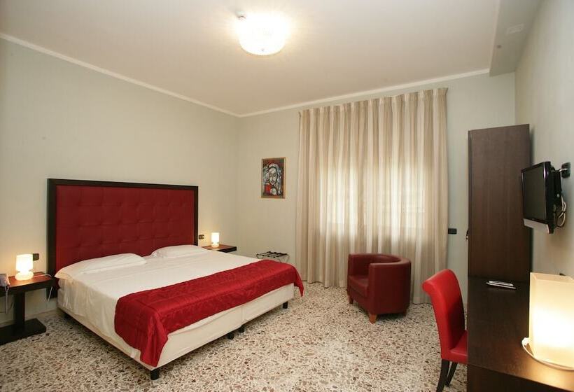 Standard Room, Piazza Marconi