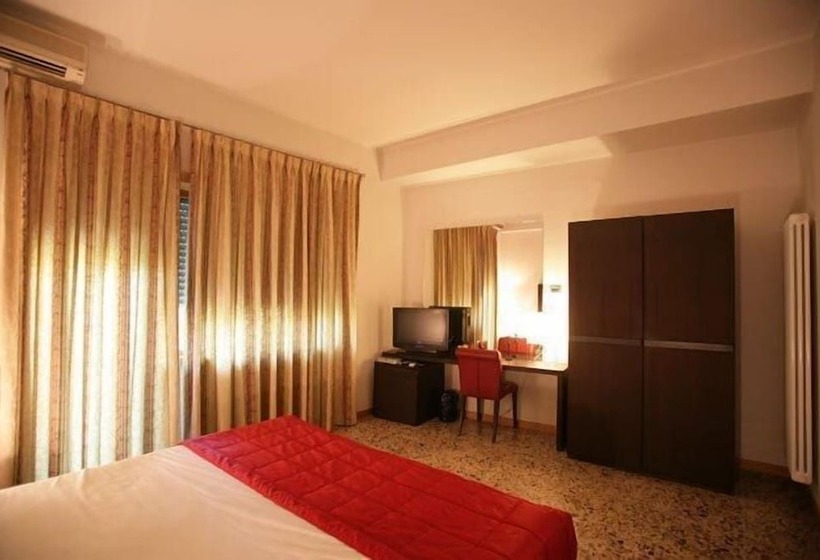 Standard Single Room, Piazza Marconi