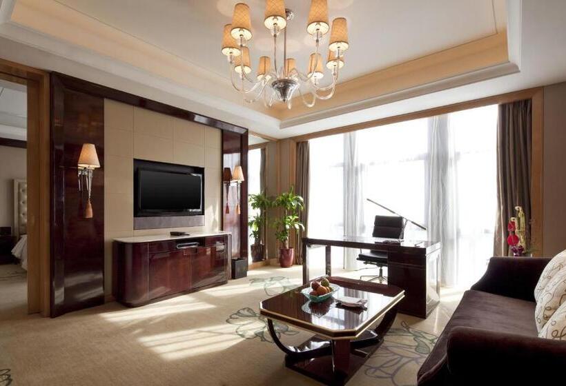 Deluxe Suite King Bed, Sheraton Changzhou Xinbei