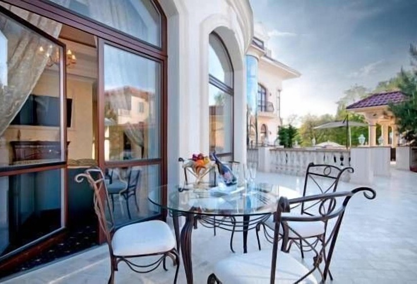سوئیت رویال, Villa Le Premier Maestro