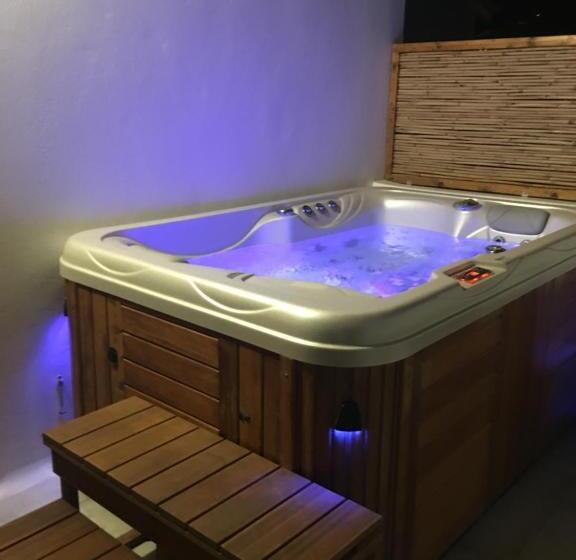 Suite met Jacuzzi, Valena Mare Suites & Apartments