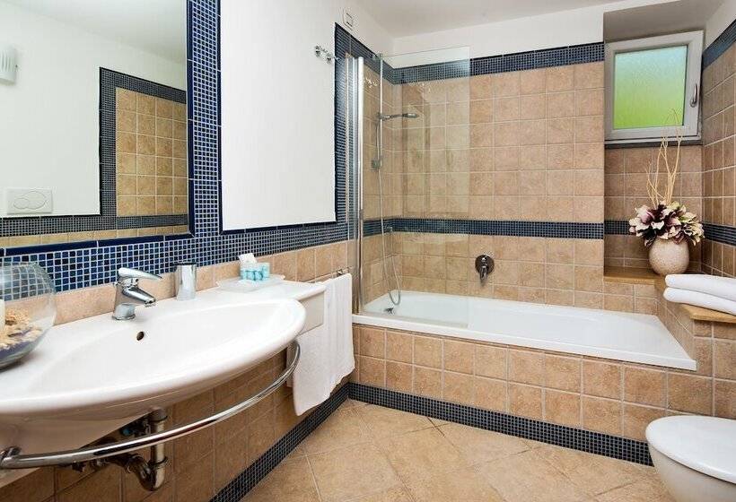 سوییت جونیور با چشم‌انداز جانبی دریا, Villa Ceselle