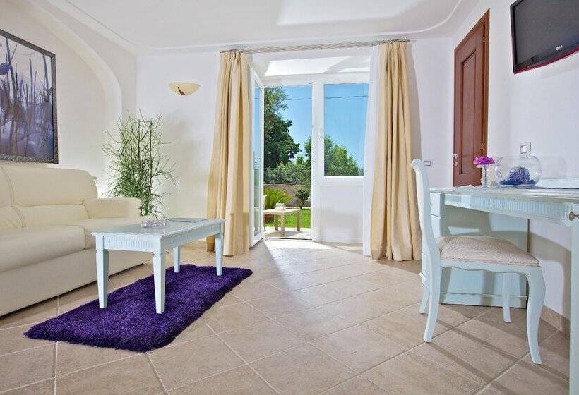 سوییت جونیور با چشم‌انداز جانبی دریا, Villa Ceselle