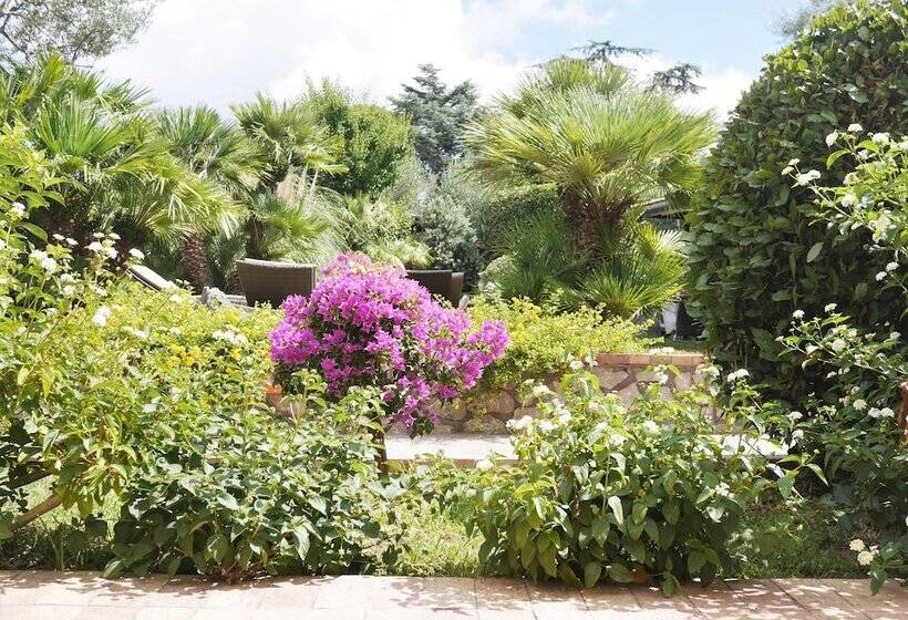 اتاق استاندارد سه تخته با چشم‌انداز باغ, Villa Ceselle